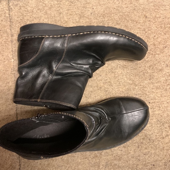 Clarks Bendables Nikki Tea Boot Womens 11 Narrow Black Leather Ruched Ankle Zip - Picture 3 of 7